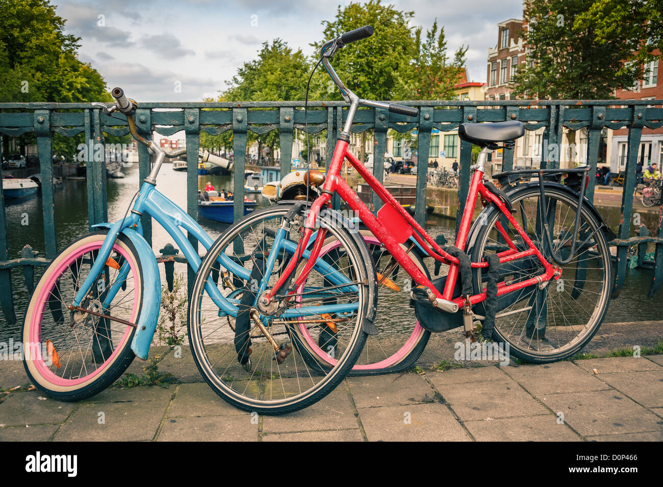 In stile retrò biciclette in Amsterdam, Paesi Bassi Foto Stock