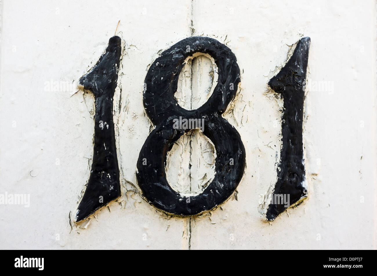 I numeri sulla spiaggia di capanne sul lungomare a Worthing. Foto Stock