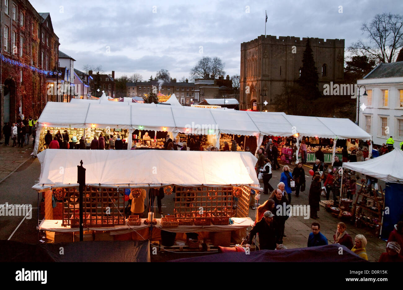 Mercatino di Natale di Bury St Edmunds, centro città, Suffolk REGNO UNITO Inghilterra Foto Stock