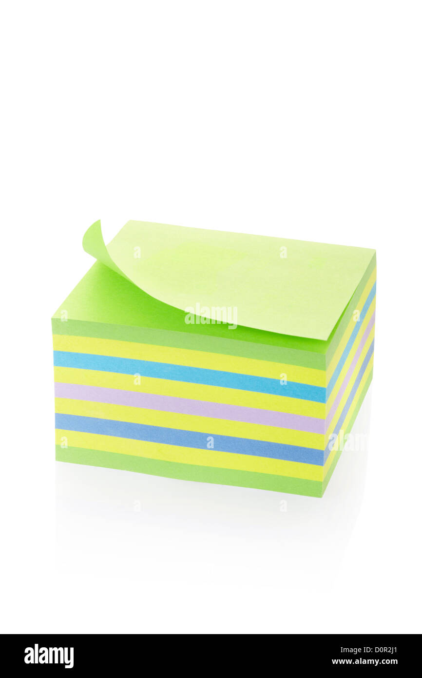 Blocco adesivo nota isolato su bianco, percorso di clipping incluso Foto Stock