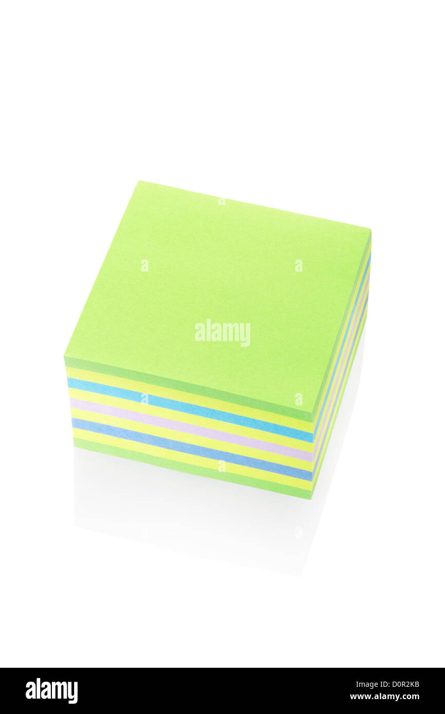 Blocco adesivo nota isolato su bianco, percorso di clipping incluso Foto Stock