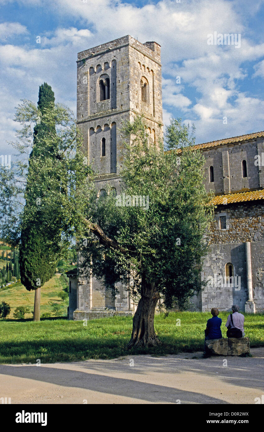 Sant'Antimo Abbey (Abbazia di Sant'Antimo) vicino Montalchino è un ex monastero benedettino, abitata da canonici regolari, Foto Stock