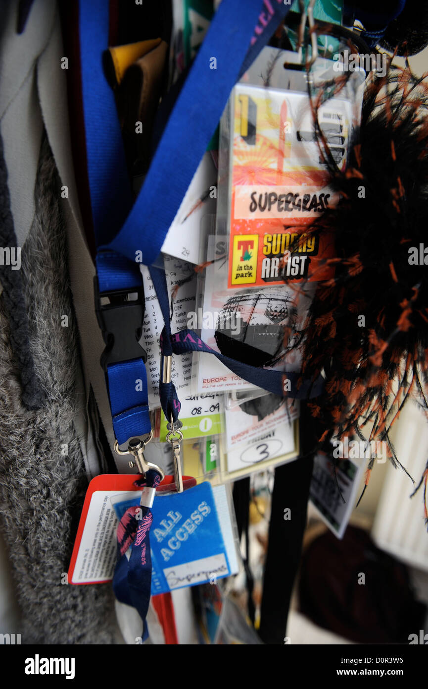 Una raccolta di backstage concerto rock passa tra cui un pass di artisti per Supergrass a T nel park REGNO UNITO Foto Stock Una raccolta di backstage concerto rock passa tra cui un pass di artisti per Supergrass a T nel park REGNO UNITO Foto Stock