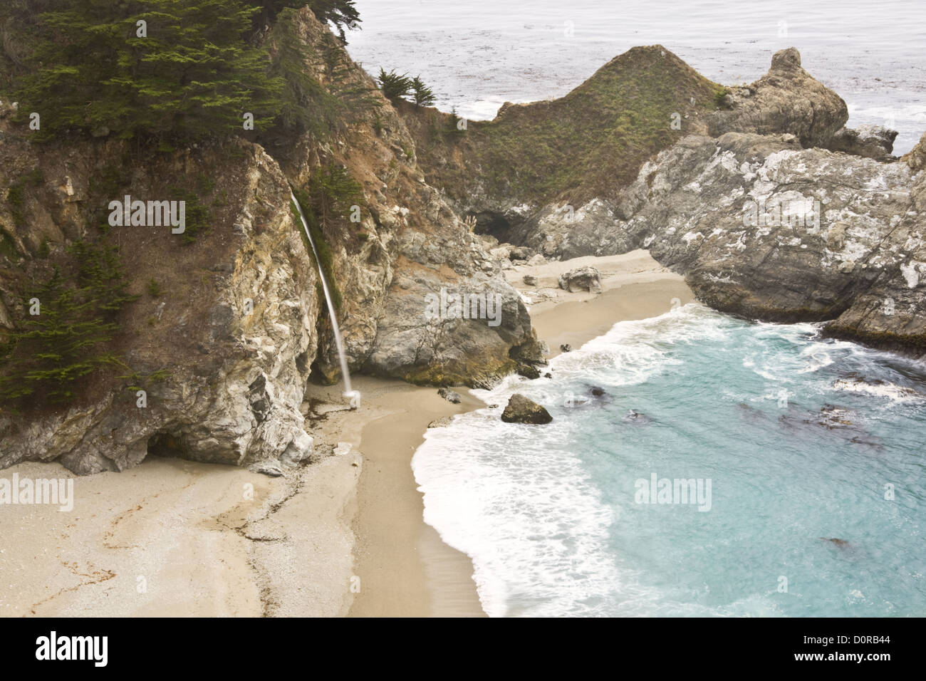 McWay cade a Big Sur Foto Stock