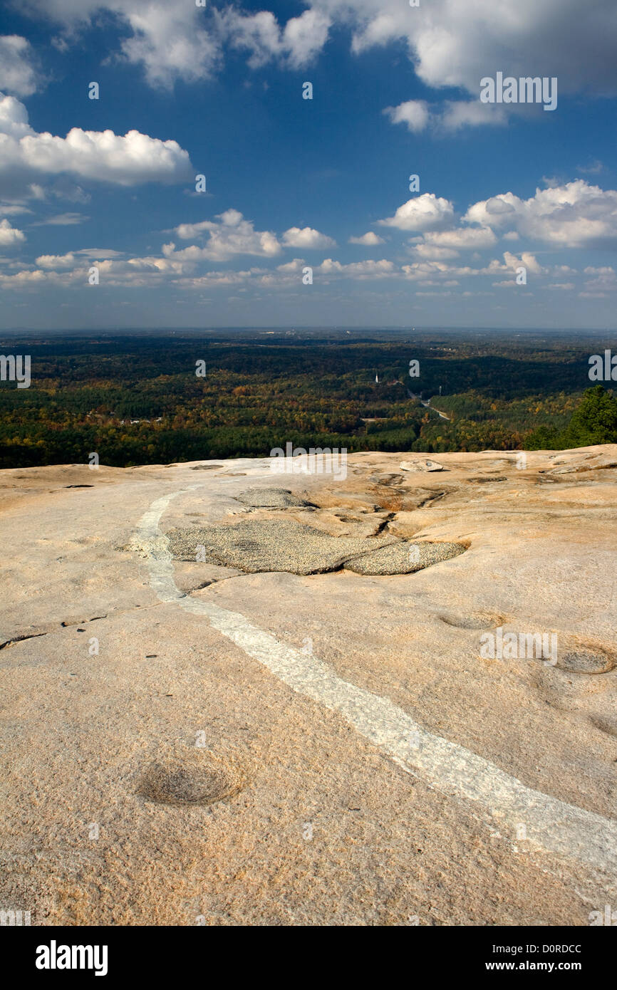 GA00172-00...GEORGIA - Vernice per marcatura a linea rotta al vertice della montagna di pietra in Stone Mountain Park vicino ad Atlanta. Foto Stock