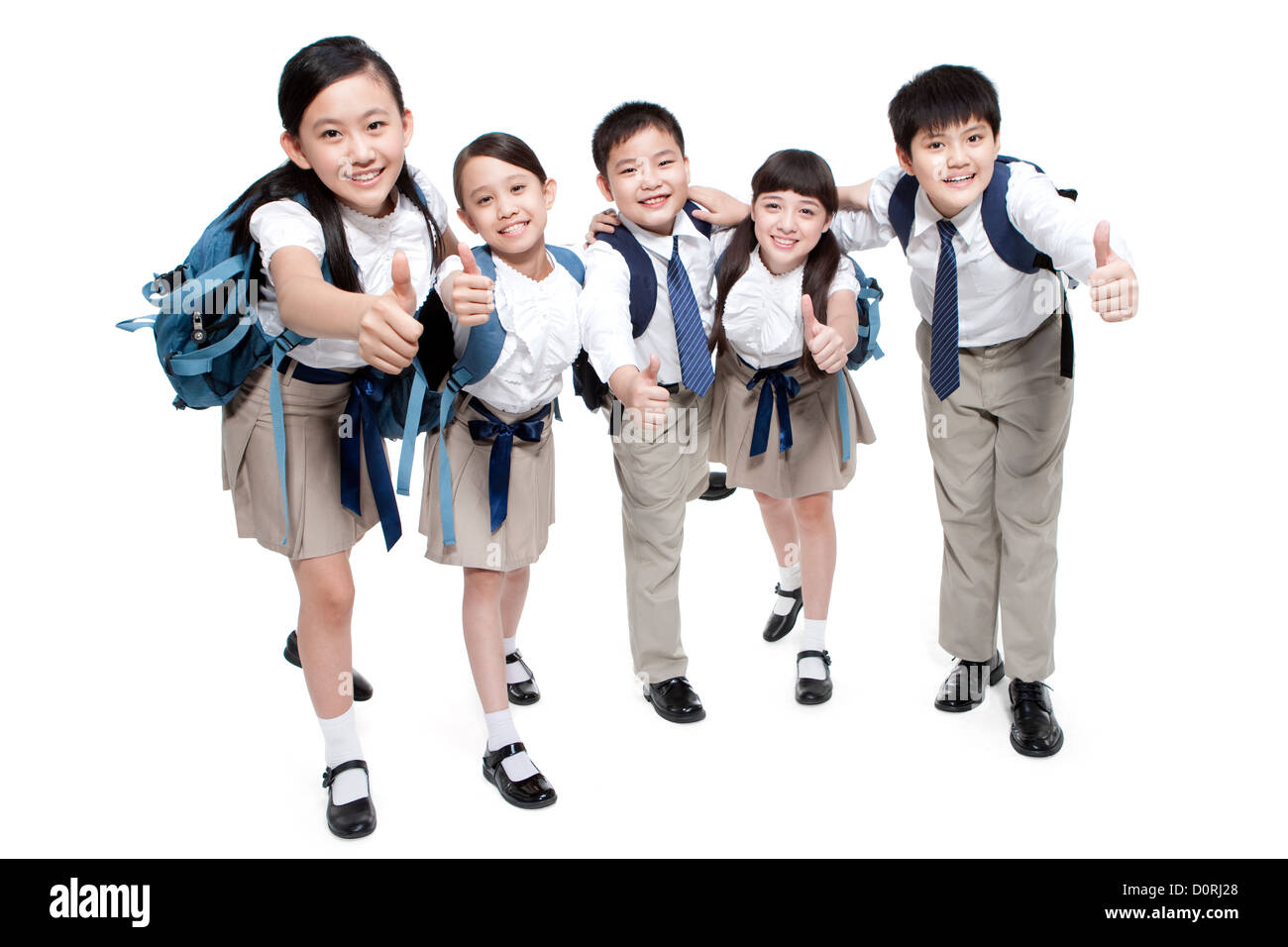 Merry scolari che mostra pollice in alto con la scuola borsa sul retro Foto Stock