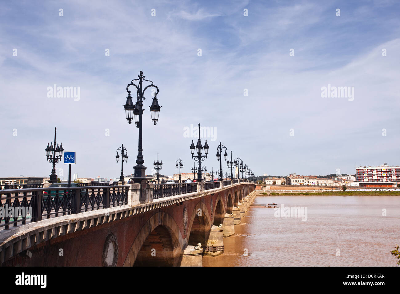 Il Pont de Pierre a Bordeaux, Francia. Foto Stock