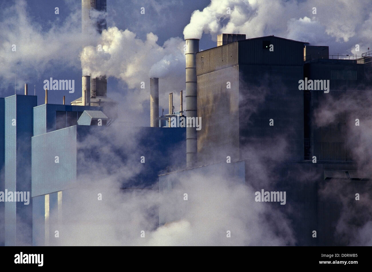 Architettura collare blu cielo blu edificio edifici aziendali la città di  charleston spazio copia orizzontale di fabbrica industriale Foto stock -  Alamy