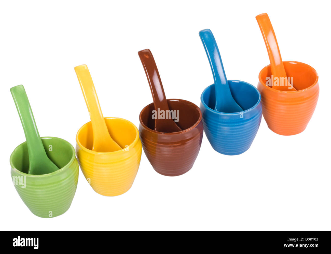 Un assortimento di contenitori in ceramica e una zuppa cucchiai Foto Stock