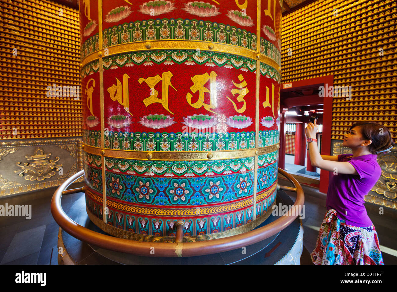 Asia, Singapore, Chinatown, il Dente del Buddha reliquia Tempio del Buddha di ruota di preghiera, preghiera ruota, la preghiera buddista ruota, tempio, templi Foto Stock