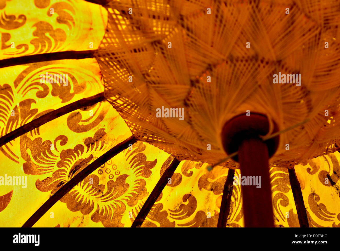 Un ombrello ornati o design orientale Foto Stock