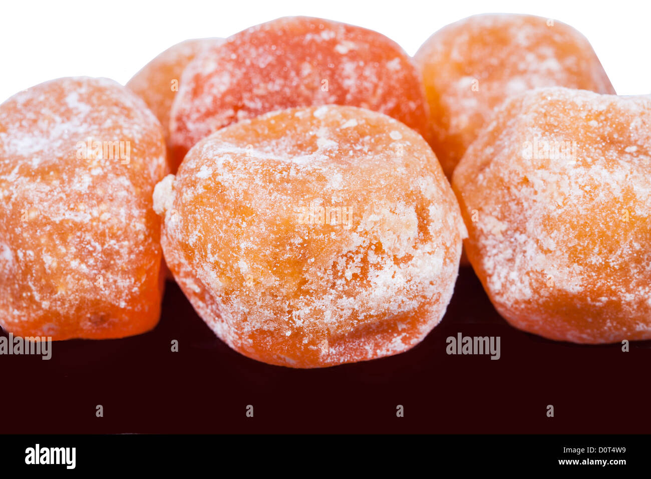 Frutta secca arancio mandarino isolato su bianco Foto Stock