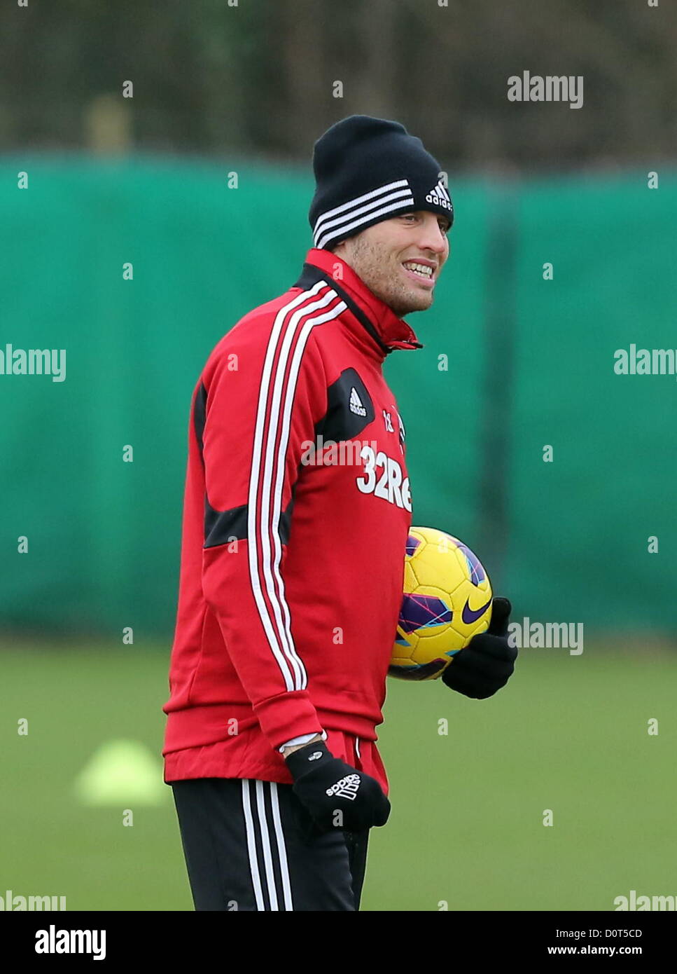 Il Galles, UK. Venerdì, 30 novembre 2012 nell'immagine: Michu Re: Swansea City FC, formazione alla formazione Llandarcy massa nel Galles del Sud. Foto Stock