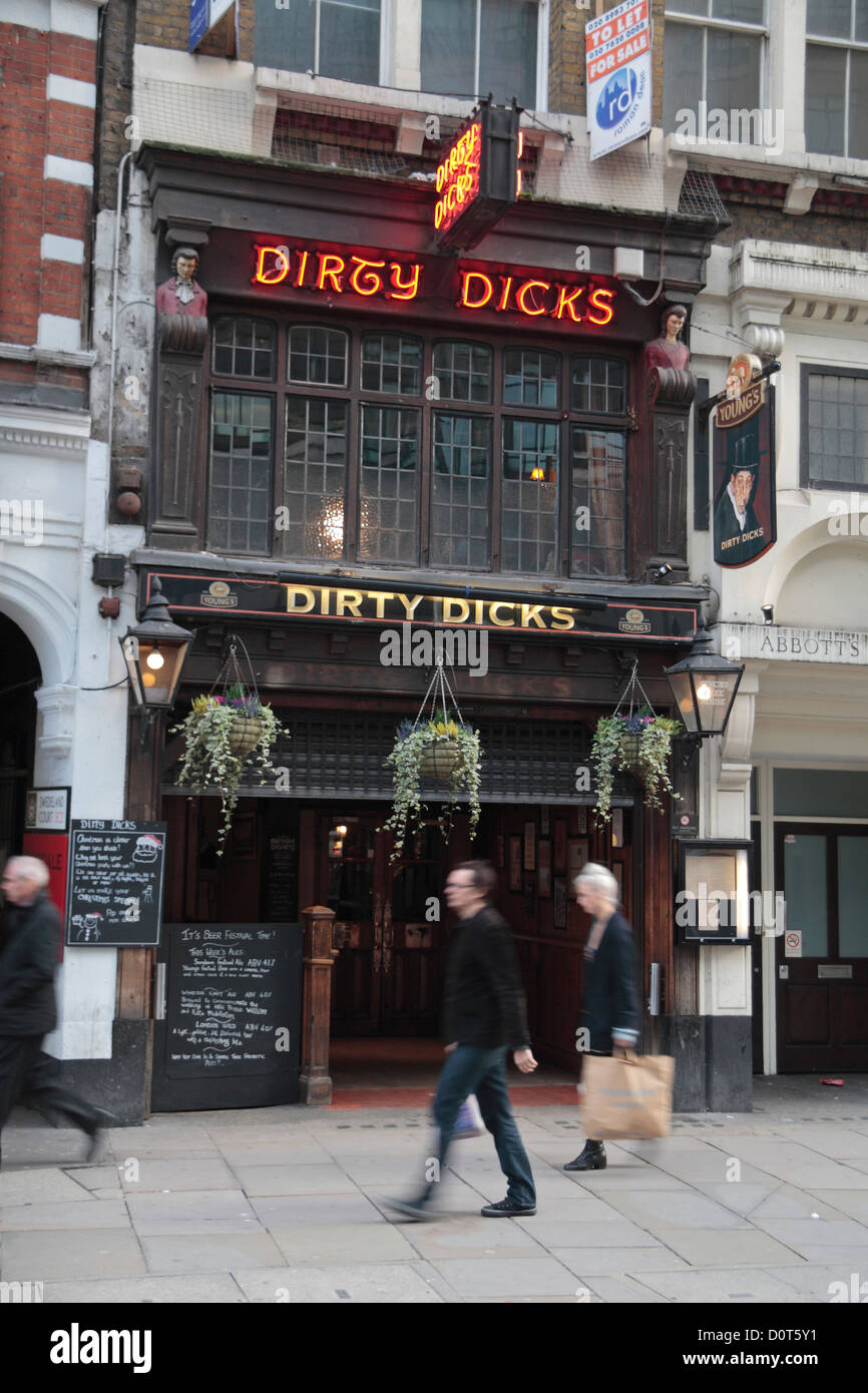 La Sporca Dicks public house su Bishopsgate (vicino a Liverpool Street Station), London EC3, Regno Unito. Foto Stock