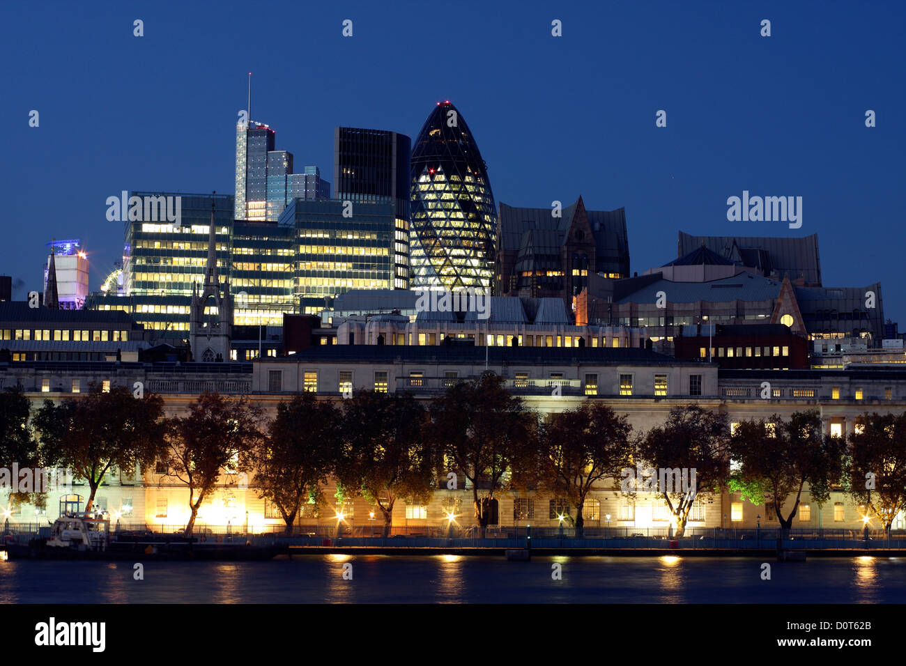 Cetriolino, Londra, Inghilterra, l'Europa, sul fiume Tamigi, notte, luci Foto Stock