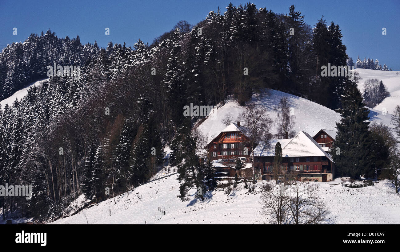Paesaggio agrario, agriturismo, agriturismo, Emmental, house, casa Heimetli, corte, cortile, Canton Berna, scenario, Rüegsbach, neve, Switzerl Foto Stock