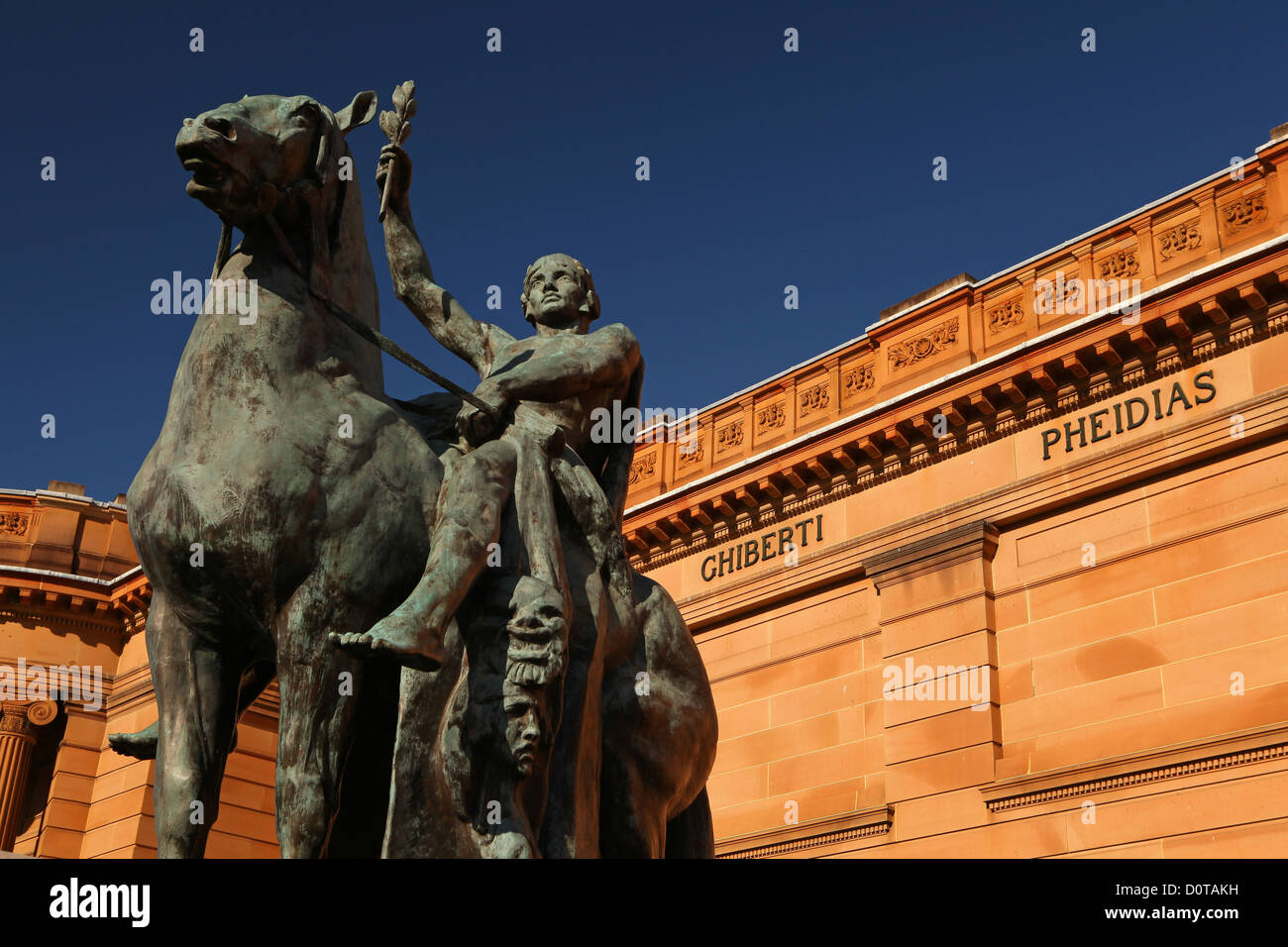 Tipo, Modo, della Galleria del Nuovo Galles del Sud, Sydney, museo, arte, abilità, Tramonto, tramonto, Australia, statua, pilota, Ghiberti, Pheid Foto Stock