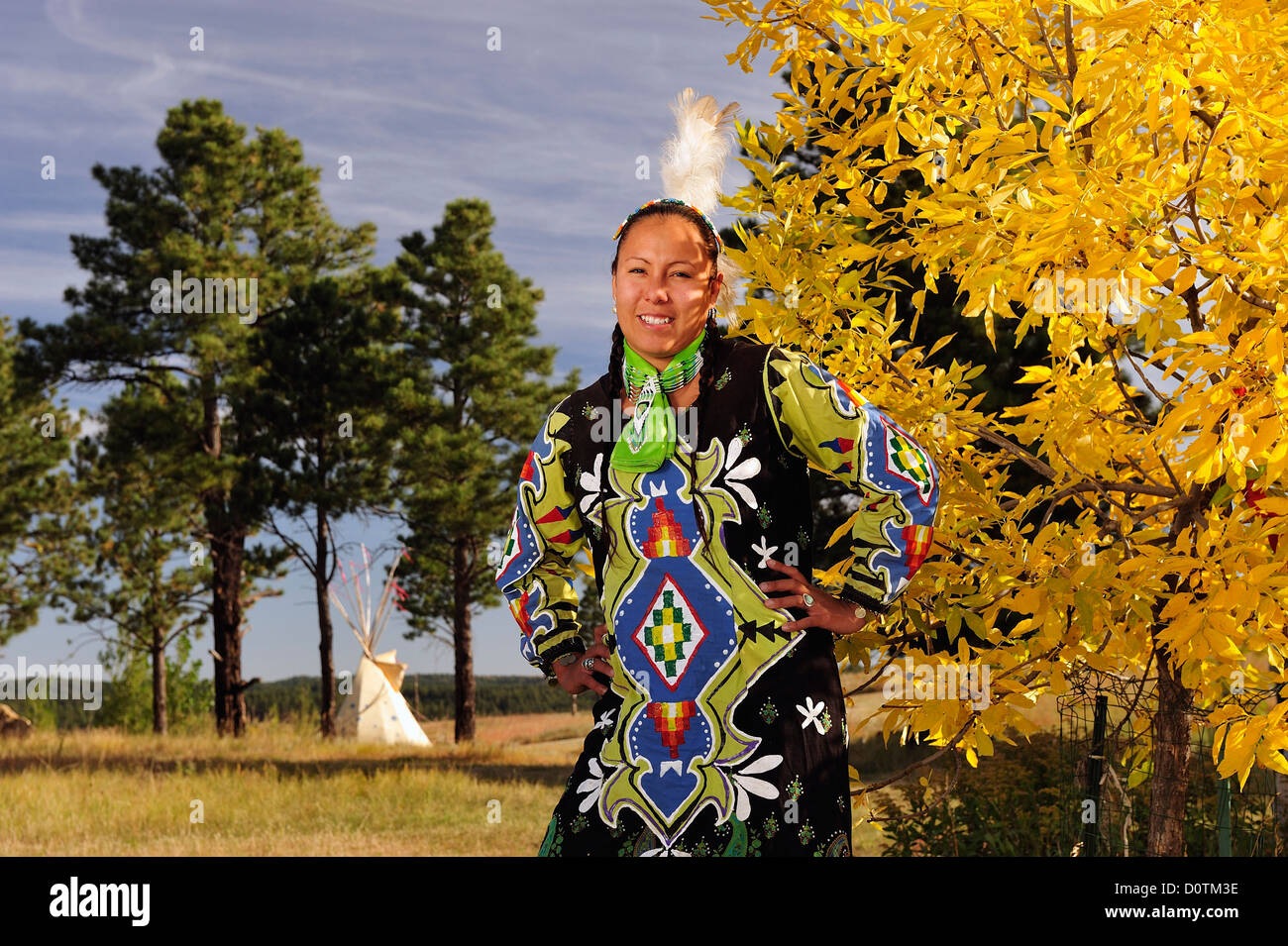 Gelsomino Pickner, Oglala Lakota, Sioux, Rapid City, South Dakota, nativi indiani, indiana, costume, piume, modello rilasciato, Foto Stock