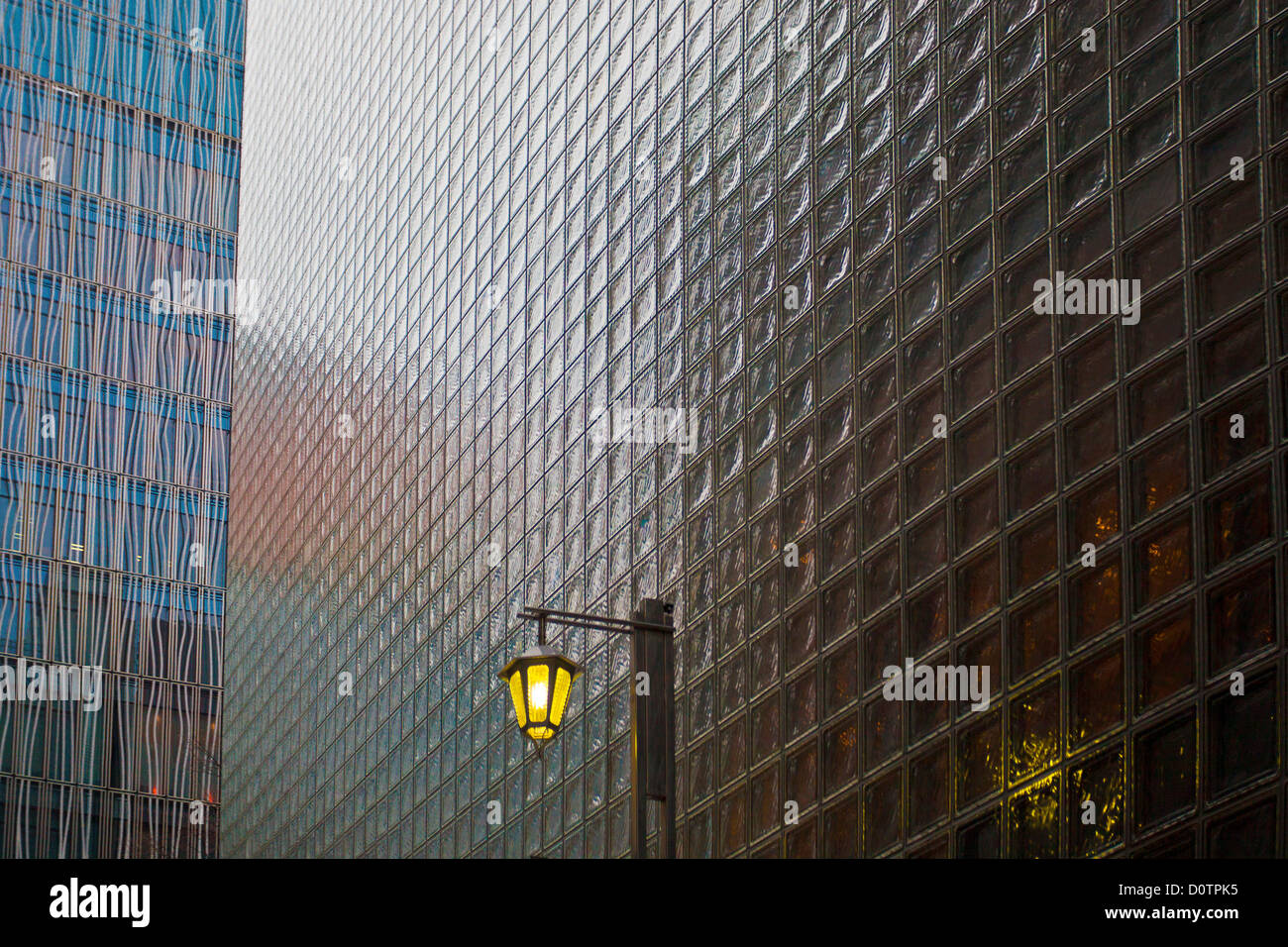 Giappone, Asia, vacanze, viaggi, Tokyo, Città, Ginza, distretto, architettura, downtown, vetro, lampada, facciata, windows, moderno Foto Stock Giappone, Asia, vacanze, viaggi, Tokyo, Città, Ginza, distretto, architettura, downtown, vetro, lampada, facciata, windows, moderno Foto Stock