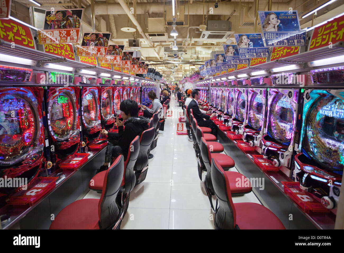 Giappone, Asia, vacanze, viaggi, Tokyo, Città, Shinjuku, distretto, Kabukicho, intrattenimento, Pachinko Parlor, gioco, hall, gioco d'azzardo Foto Stock Giappone, Asia, vacanze, viaggi, Tokyo, Città, Shinjuku, distretto, Kabukicho, intrattenimento, Pachinko Parlor, gioco, hall, gioco d'azzardo Foto Stock