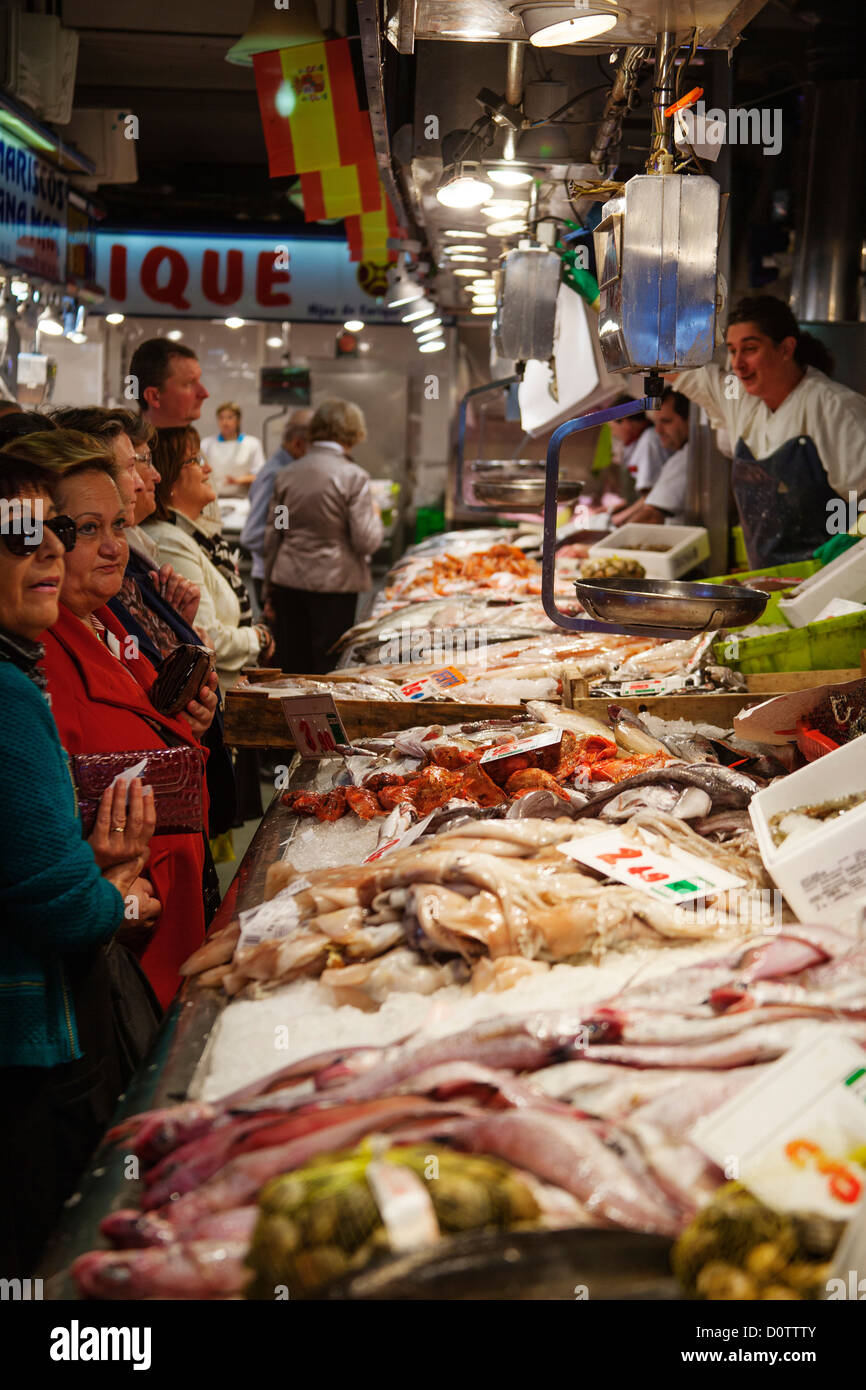 Pesce marketplace di stallo de la Esperanza Santander Cantabria Spagna Foto Stock