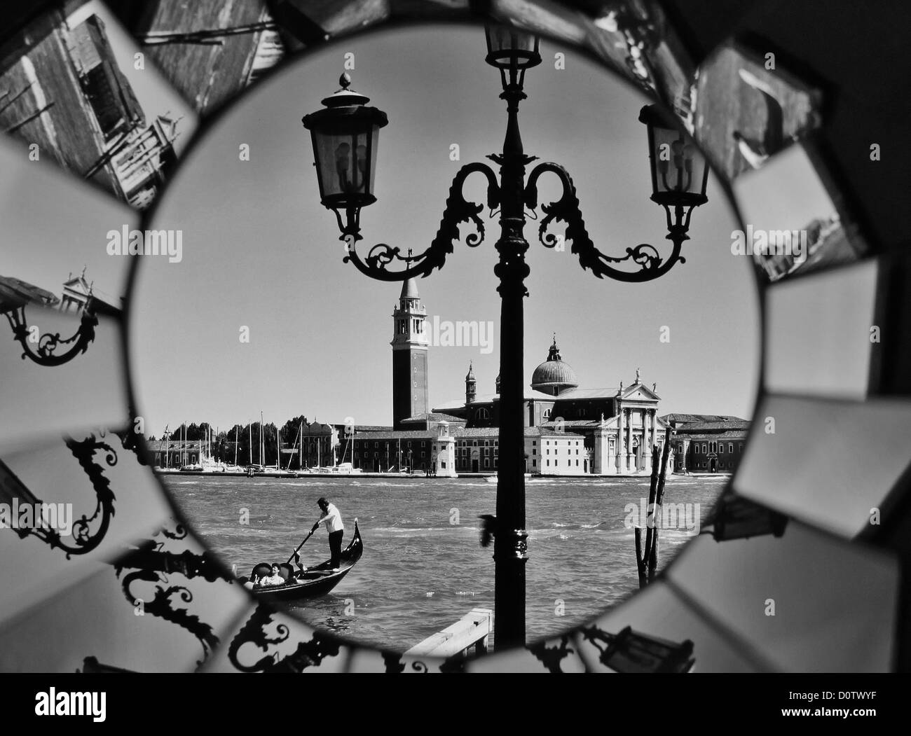 L'Italia, Europa, Venezia, chiesa di San Giorgio Maggiore, gondola, gondoliere lanterna, intorno, riflettendo, effetto caleidoscopio Foto Stock