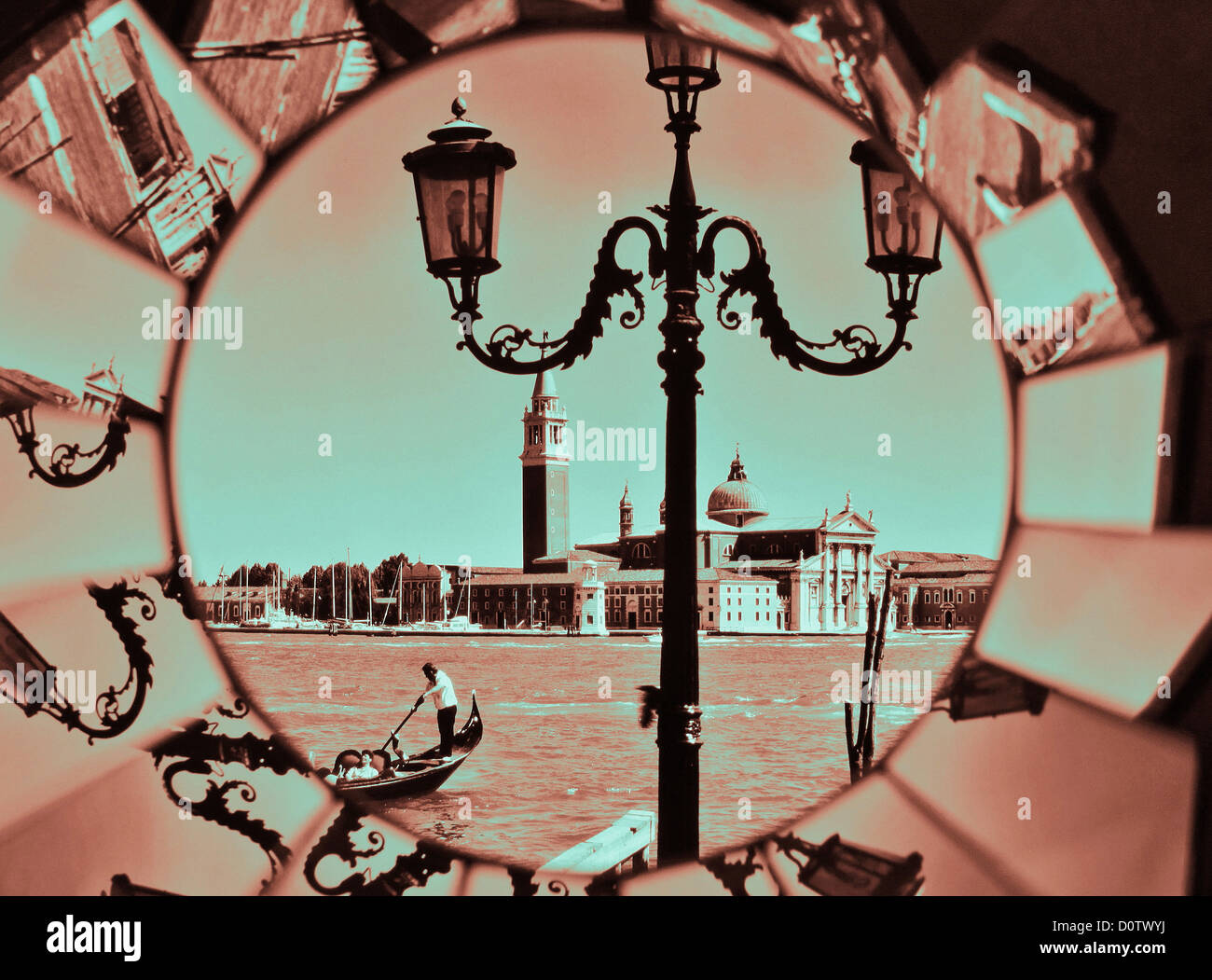 L'Italia, Europa, Venezia, chiesa di San Giorgio Maggiore, gondola, gondoliere lanterna, intorno, riflettendo, effetto alienato, kaleido Foto Stock