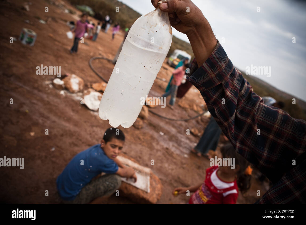 02/10/12, Atmah Refugee Camp Atmah, Siria. Insalubrità acqua potabile a Atmah Refugee Camp. Foto Stock