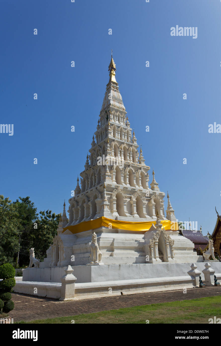 Triangolo Pagoda di Wat (Tempio) Chedi Liam a Wiang Kum Kam, Chiangmai Thailandia. Foto Stock