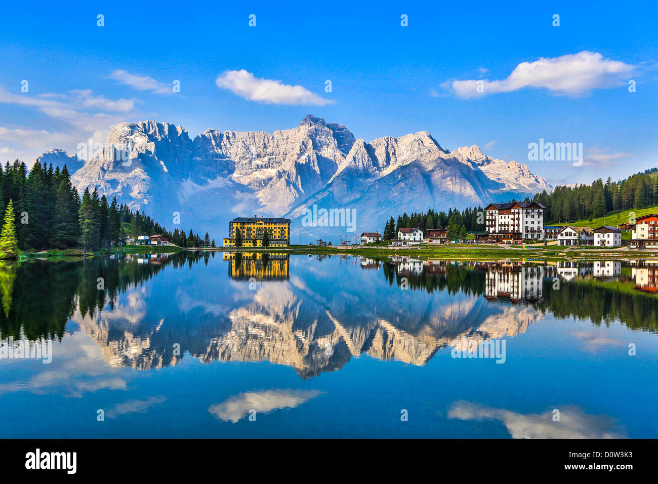 Italia Europa viaggi Dolomiti Lago di Misurina Italia Europa alpi viaggio nuvole riflessione sulle montagne a sud Tirolo Tirolo Foto Stock