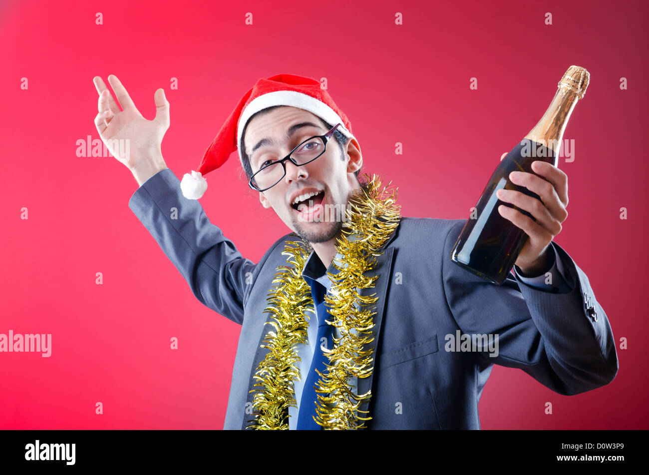 Drunken imprenditore ufficio dopo la festa di natale Foto Stock