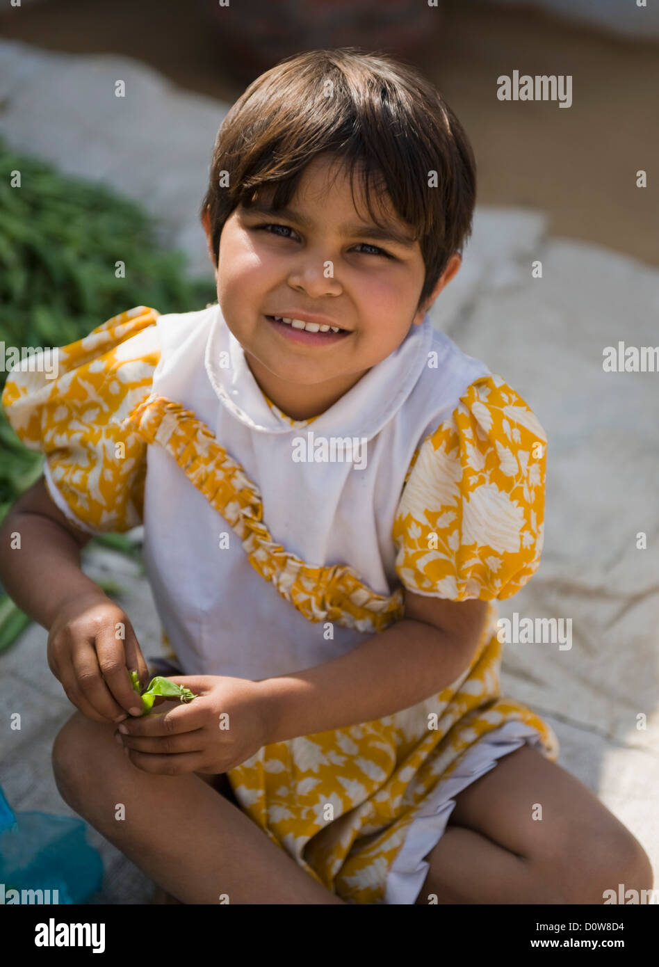 Ritratto di una ragazza sorridente, Farrukh Nagar, Gurgaon, Haryana, India Foto Stock