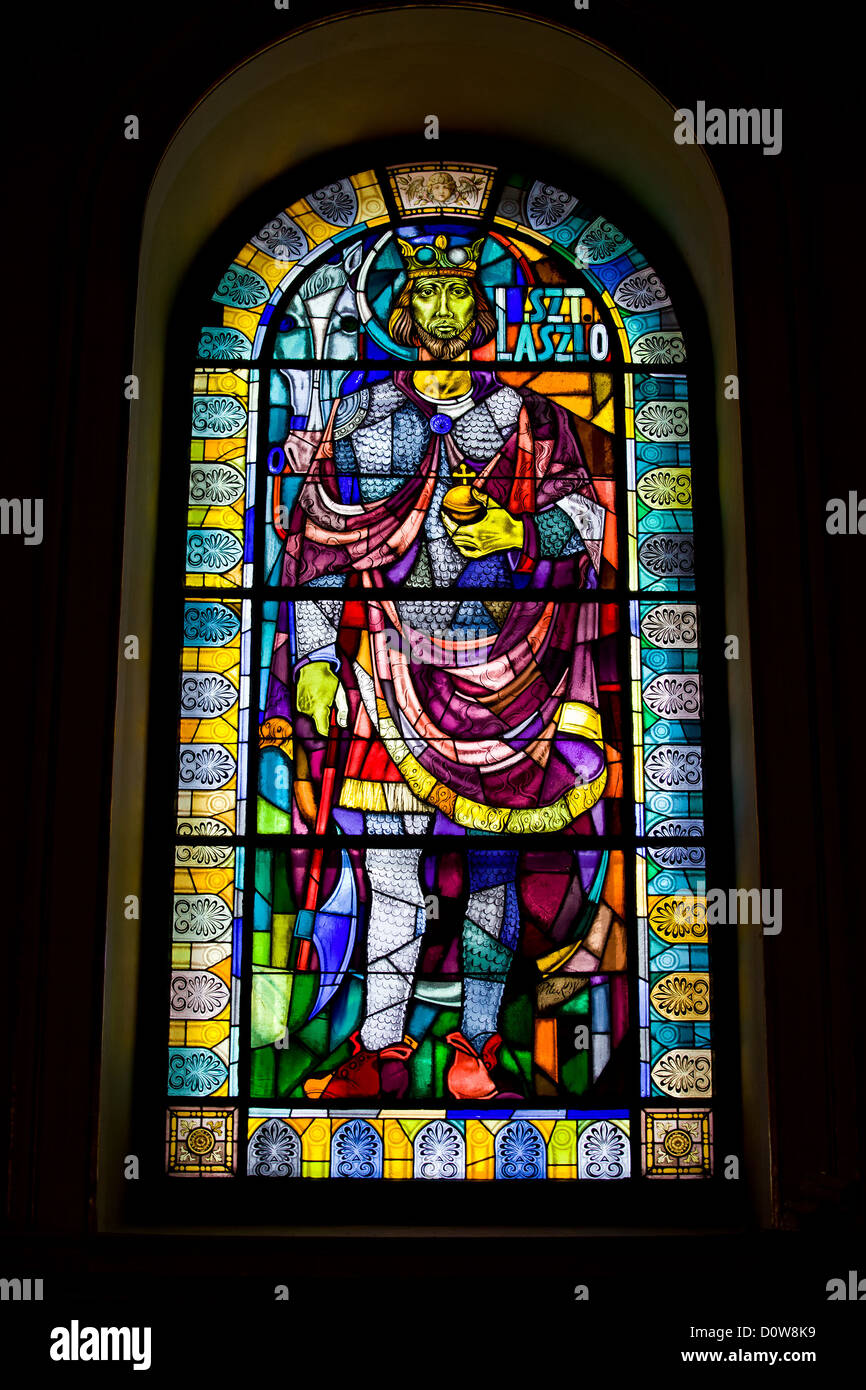 San Ladislao sulla finestra di vetro colorato in St Stephen Basilica di Budapest, Ungheria. Foto Stock