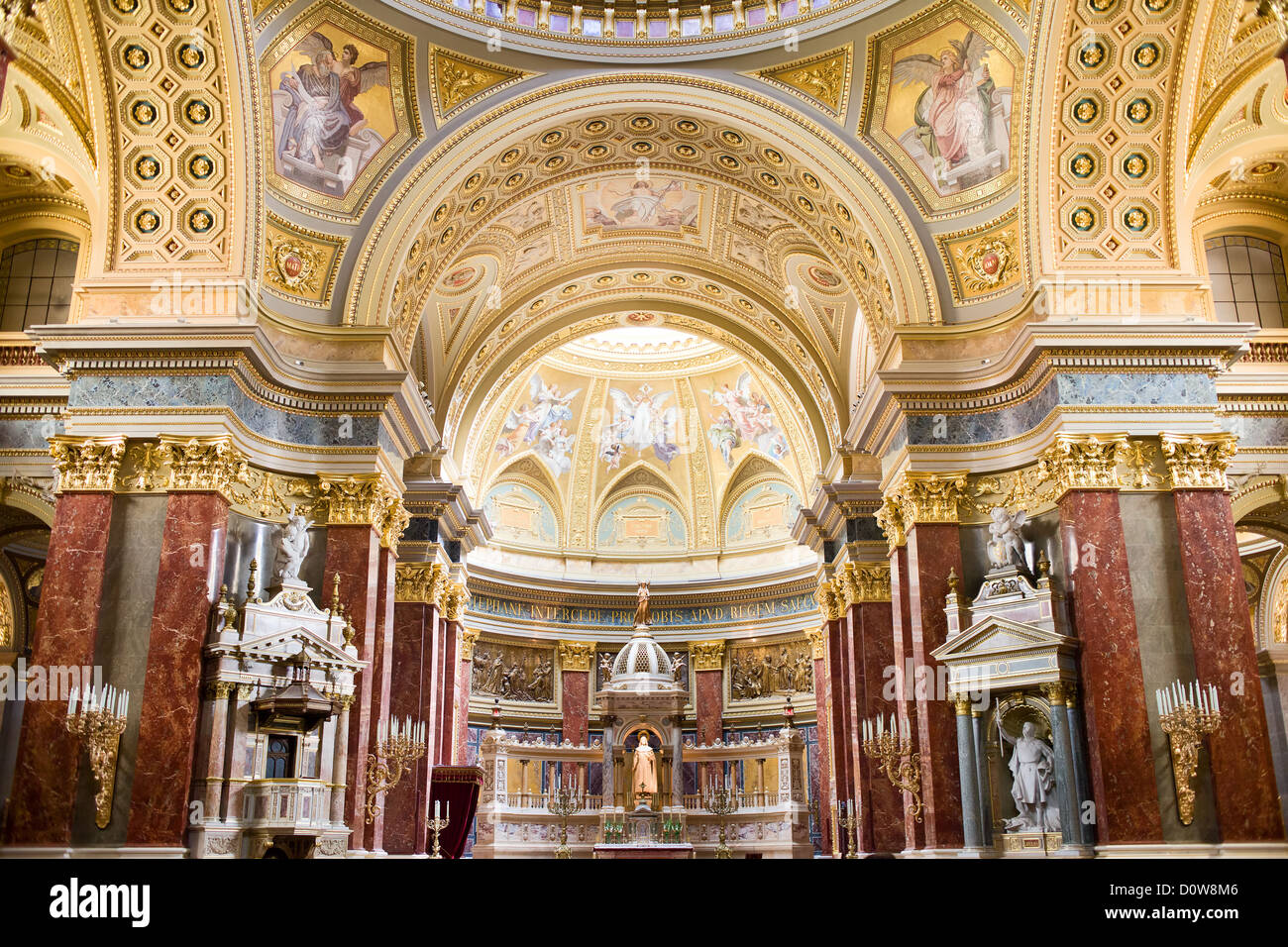 Altare della St Stephen Basilica di Budapest, Ungheria. Foto Stock