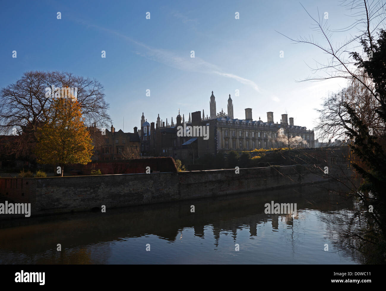 Clare College oltre il fiume Cam inverni sul giorno della città di Cambridge Inghilterra Foto Stock