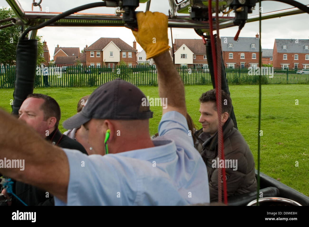 Capitano della mongolfiera, decollo, Ballooning, Chipping Ongar, Essex, Regno Unito Foto Stock