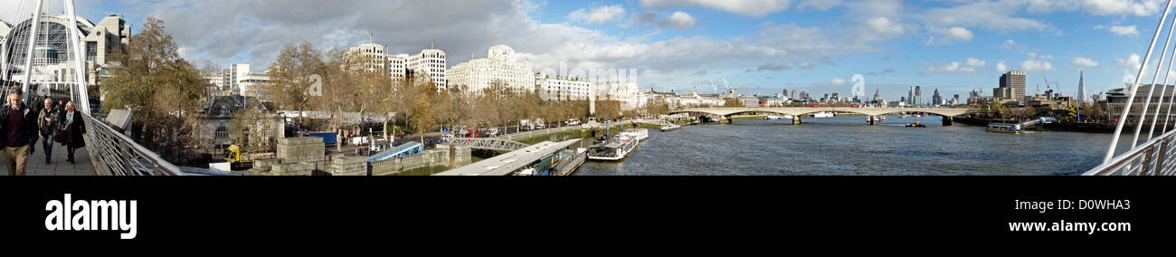 Vista panoramica sullo skyline di Londra prese da Charing Cross Road pedonale 2 Foto Stock