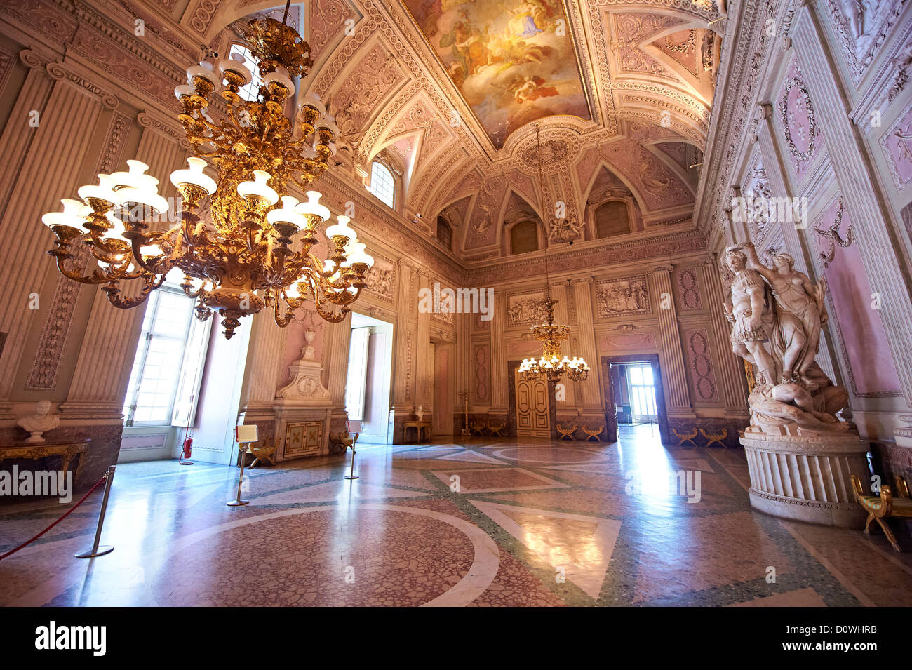 Vista interna della decorazione barocca del 'la sala delle guardie del corpo', il Palazzo Reale di Caserta, Italia. Foto Stock