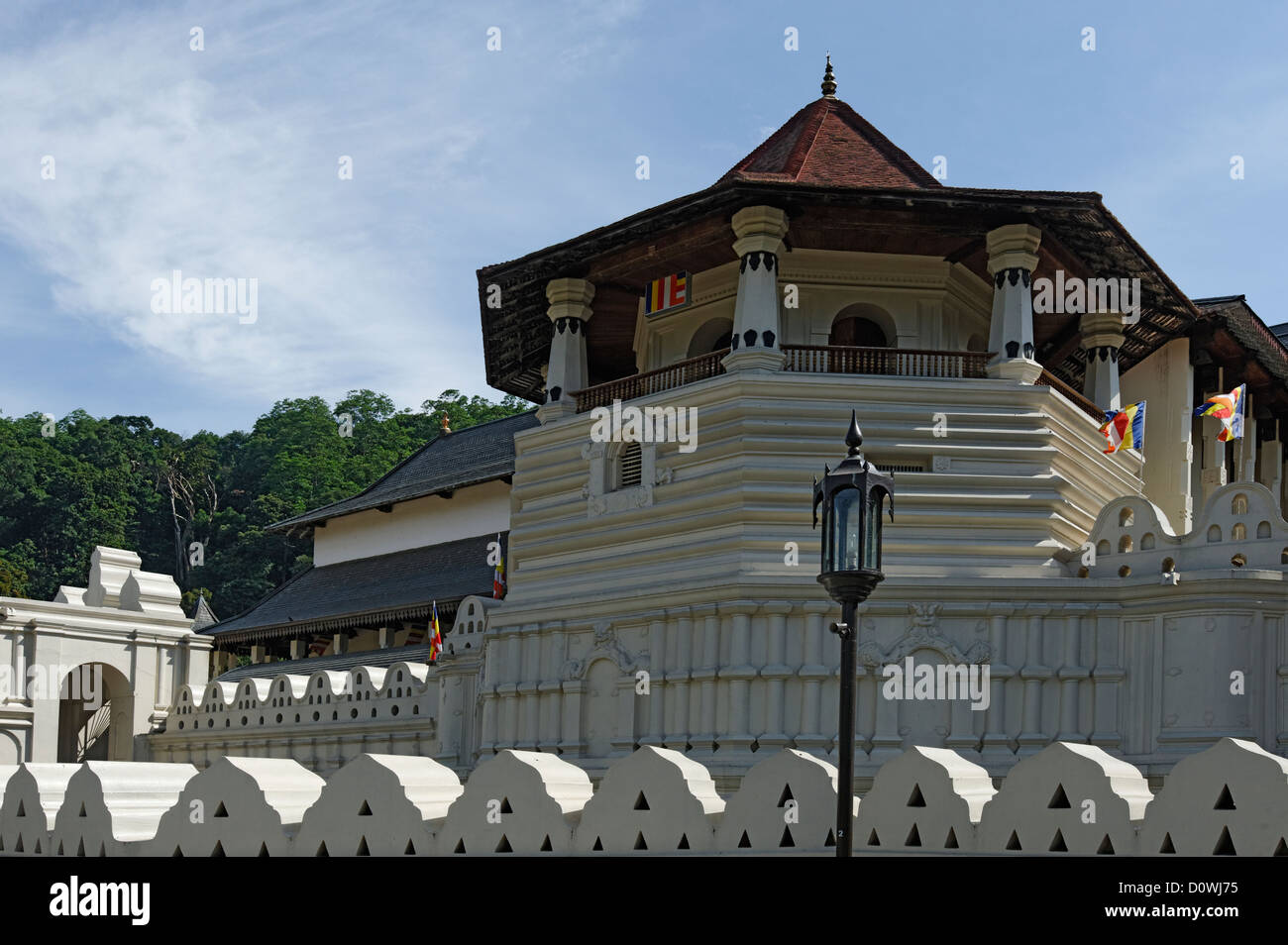 Torre nel Tempio della Reliquia del Dente, un tempio buddista nella città di Kandy, Sri Lanka. Foto Stock