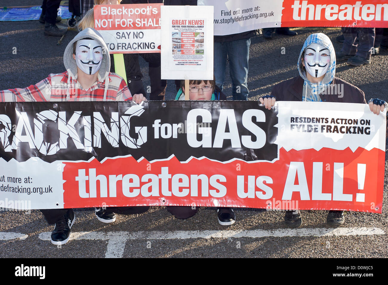 Lancashire, Regno Unito. 1° dicembre 2012. 1/12/12 Anti fracking protestare nel Fylde e Blackpool area del Lancashire,UK.I MEMBRI DI RAFF (residenti azione sul fracking Fylde) hanno marciato da St Annes al sito Cuadrilla su moss al retro della città per protestare ancora il controverso gas di processo di estrazione di credito: Kevin walsh Alamy / Live News Foto Stock