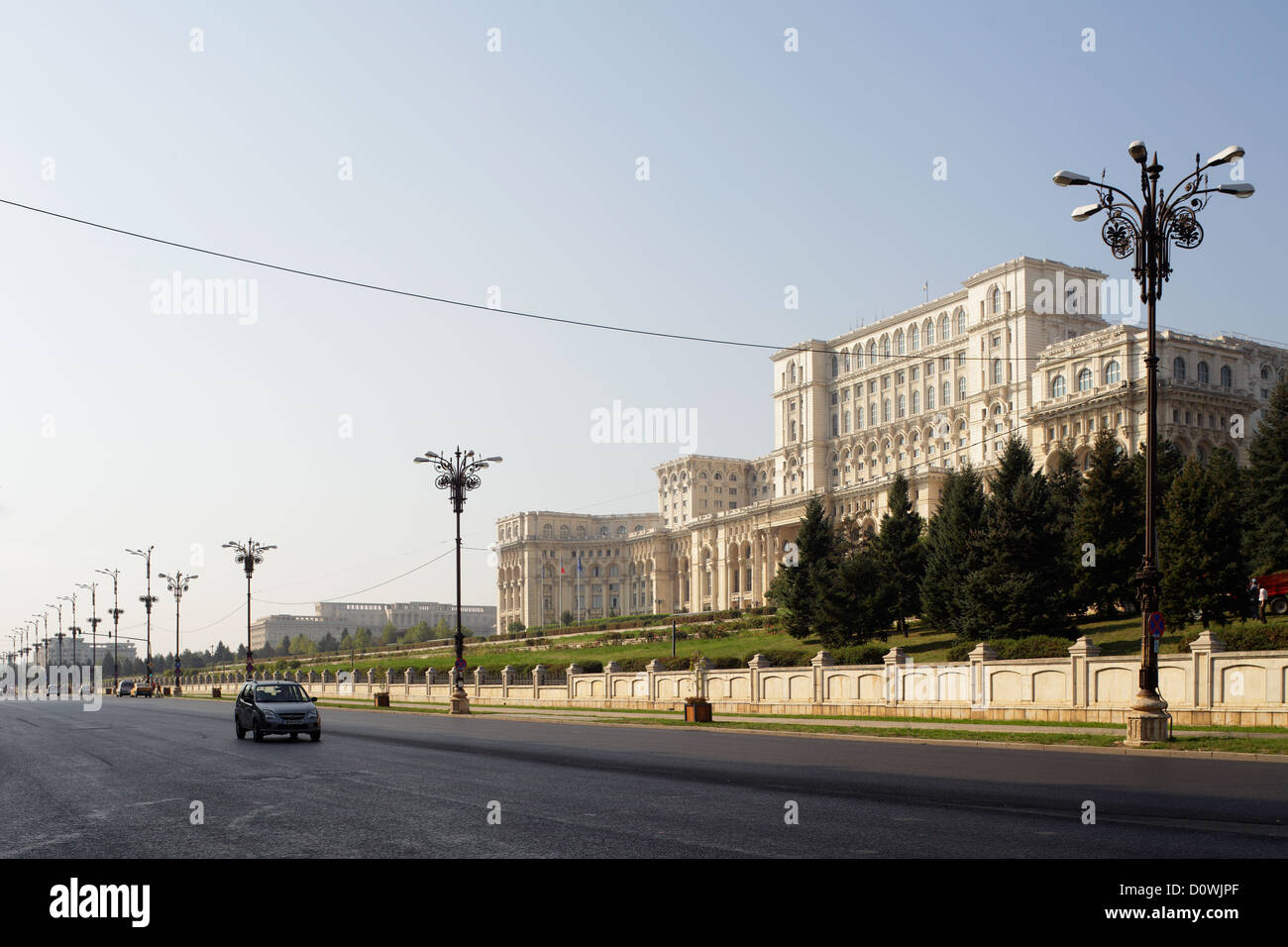 Bucarest, Romania, il Palazzo del Parlamento su Piata Constitutiei Foto Stock