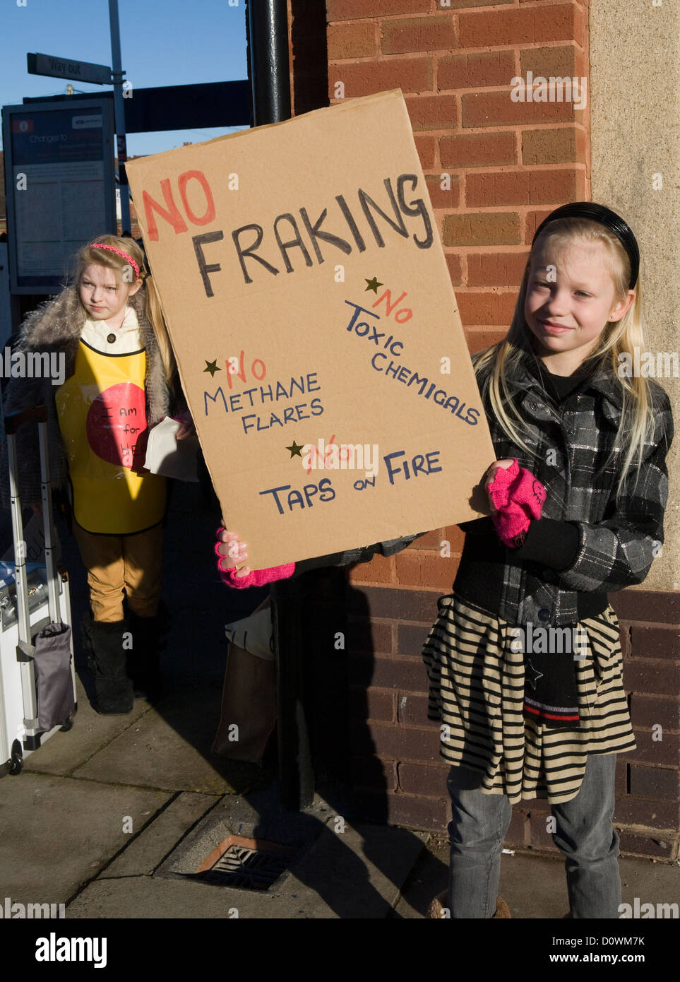 Cuadrilla plumpton frack off anti protesta; Shale gas estrazione idrofracking fracking fracking Blackpool metano perforazione fratturazione protesta polline protester Foto Stock