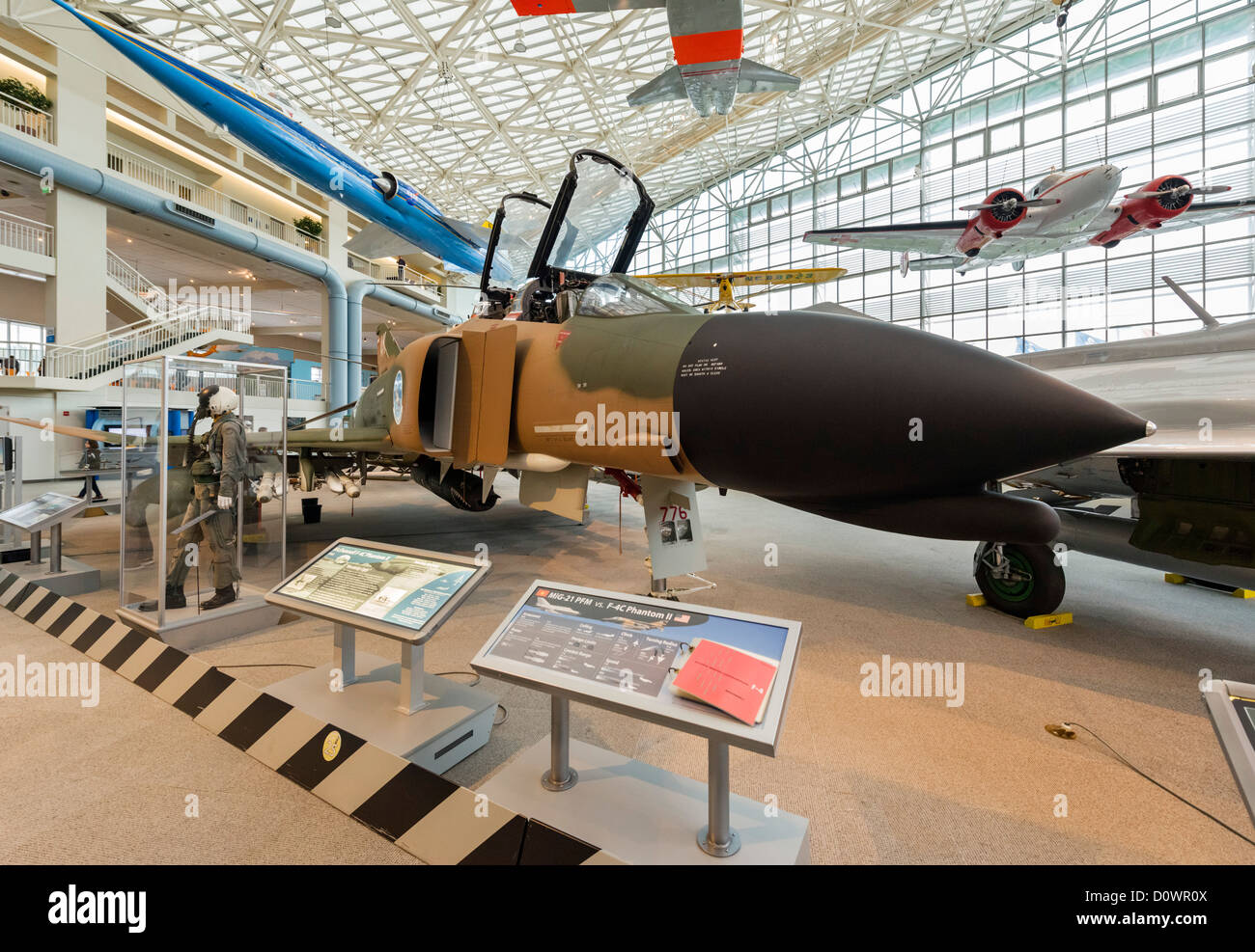 Un 1965 McDonnell F-4C Phantom II degli aerei da caccia, la grande galleria, il Museo del Volo, Seattle, Washington, Stati Uniti d'America Foto Stock