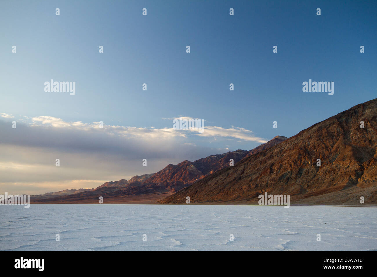 Paesaggio di un Badwater nel Parco Nazionale della Valle della Morte Foto Stock