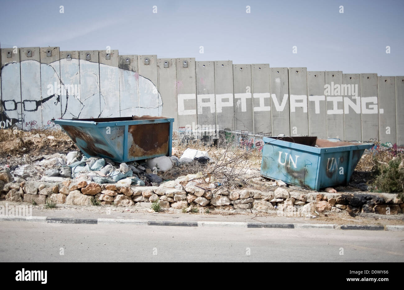 La parete di separazione in Cisgiordania dividendo l'Ebreo e popolazione palestinese in Cisgiordania, Palestina. Foto Stock