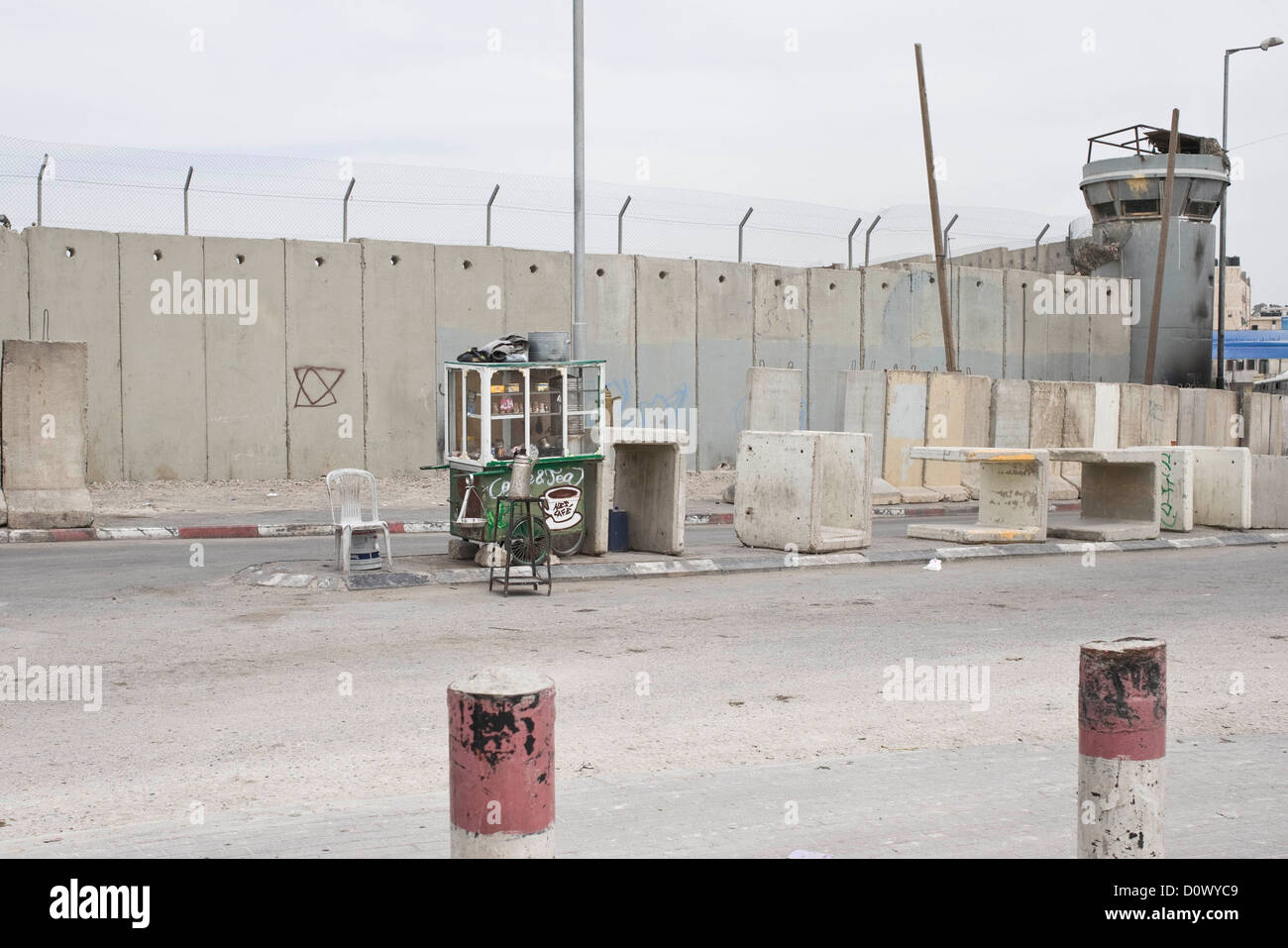 La parete di separazione in Cisgiordania dividendo l'Ebreo e popolazione palestinese in Cisgiordania, Palestina. Foto Stock