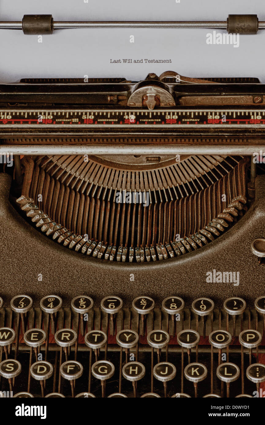 Underwood in vecchio stile retrò antica macchina da scrivere manuale di comunicazione di massa per le lettere della posta prima di calcolatori www Foto Stock