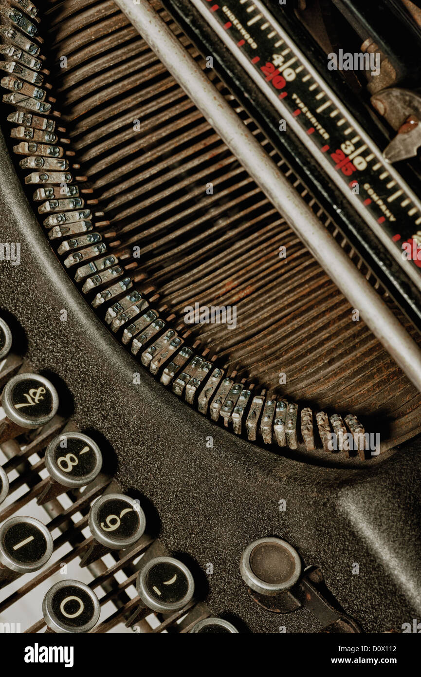 Underwood in vecchio stile retrò antica macchina da scrivere manuale di comunicazione di massa per le lettere della posta prima di calcolatori www Foto Stock