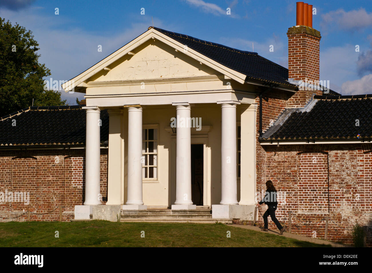 " Il tempio", portico palladiano, 1760, dopo un design da Colen Campbell, Wanstead Park, Wanstead, East London, England, sunset Foto Stock