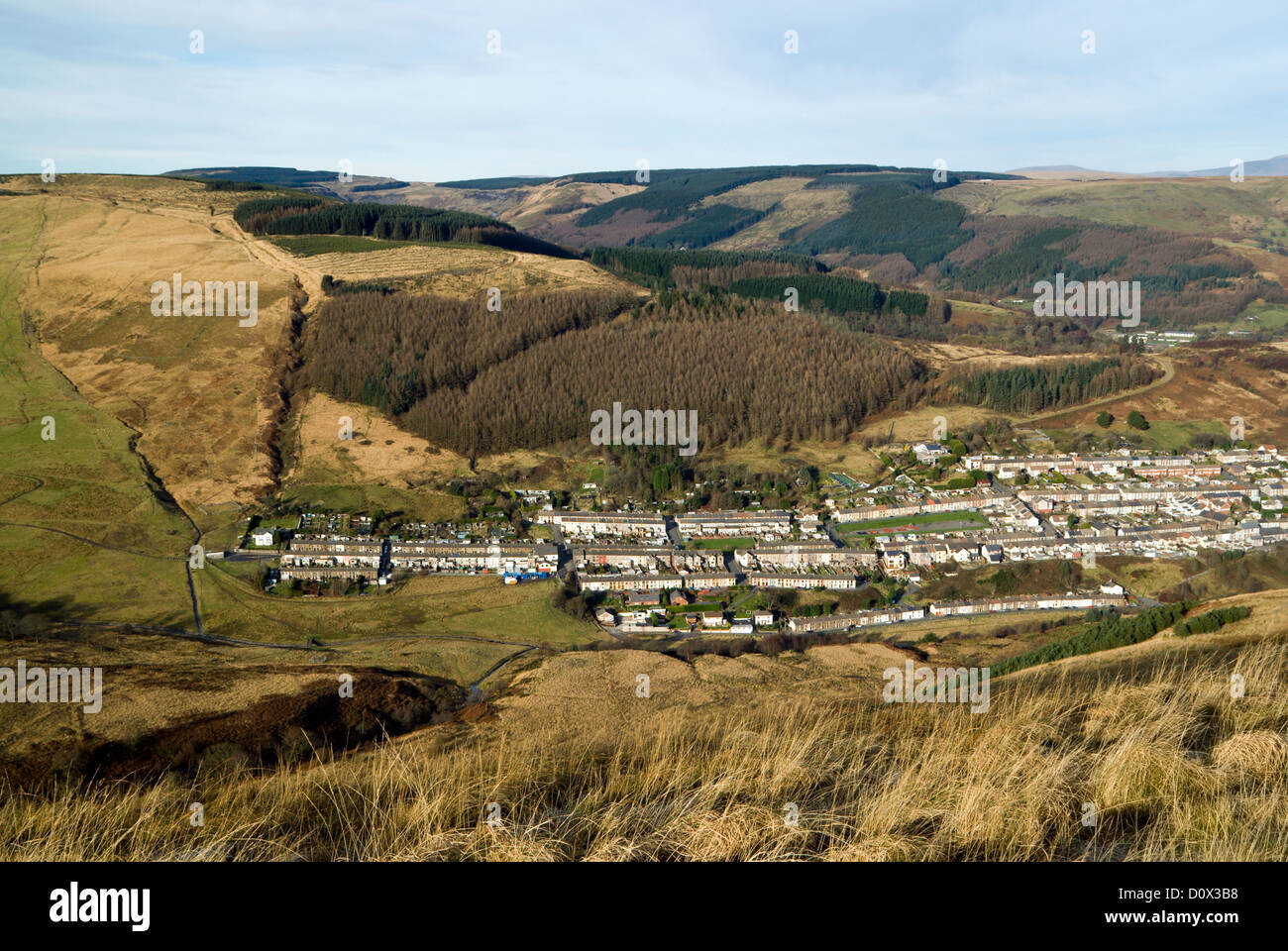 Vista di Cwmparc e Rhondda Valley da Bwlch Y Clawdd, nel Galles del Sud delle Valli, UK. Foto Stock